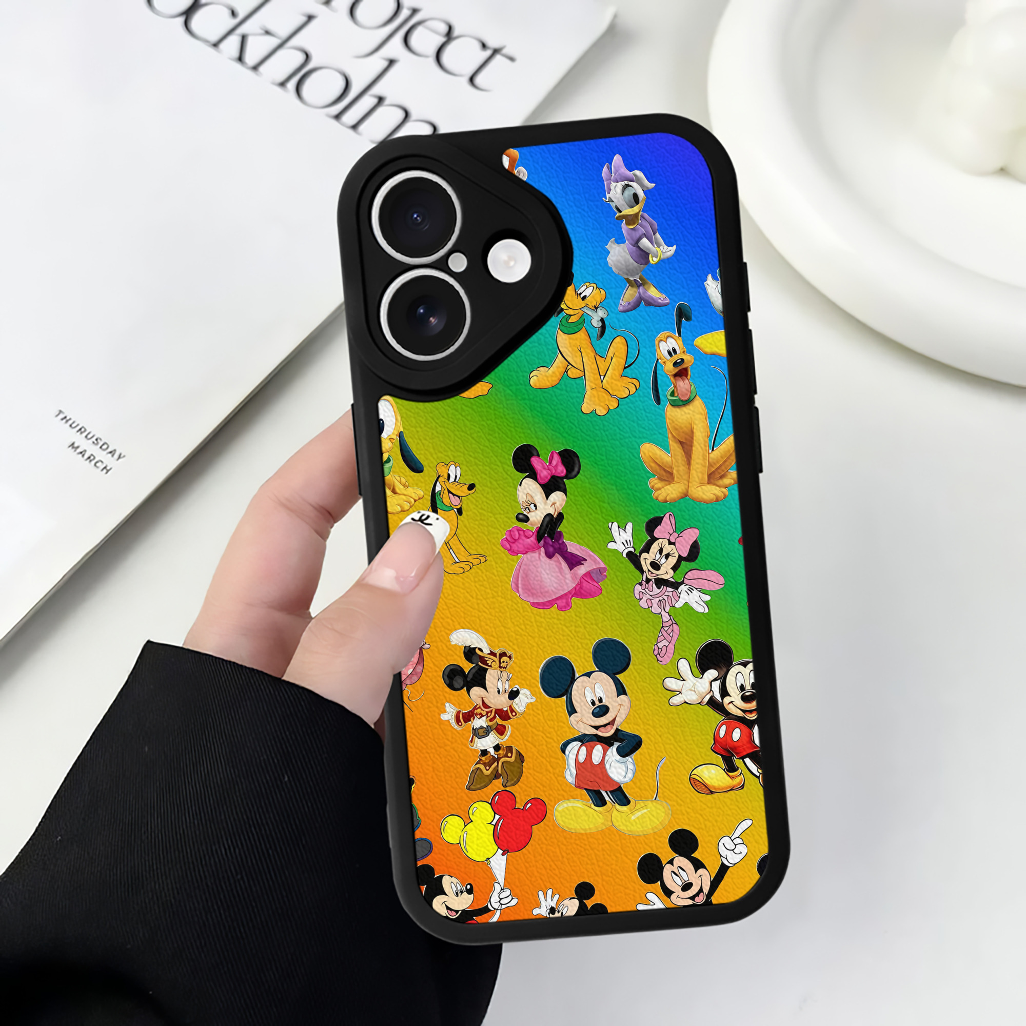 （画像用） ミッキーマウス Mickey Mouse 【iPhone 16シリーズ対応】シリコンスマホケース（レザー調） 材質：シリコン